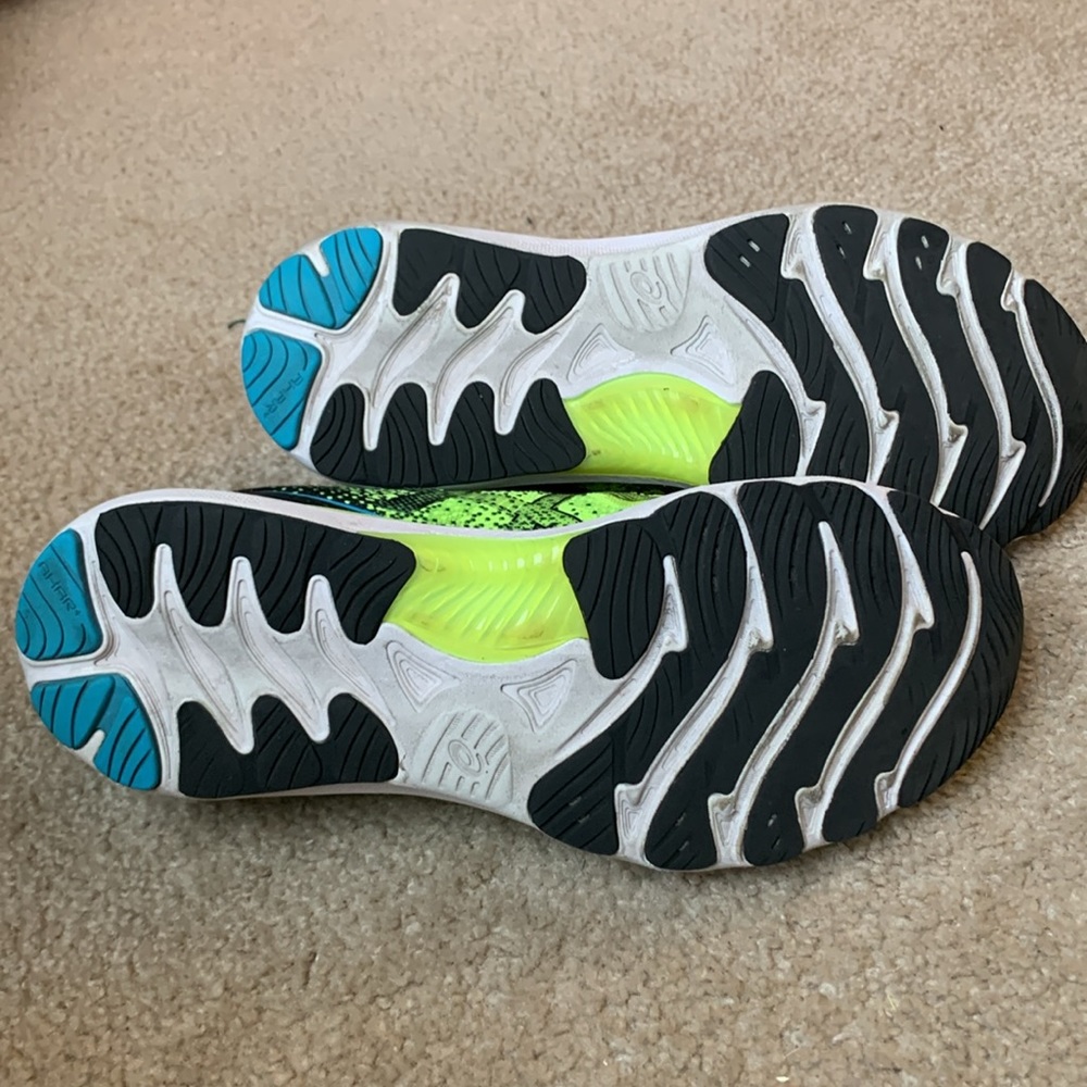 ASICS running shoes - Picture 5 of 9